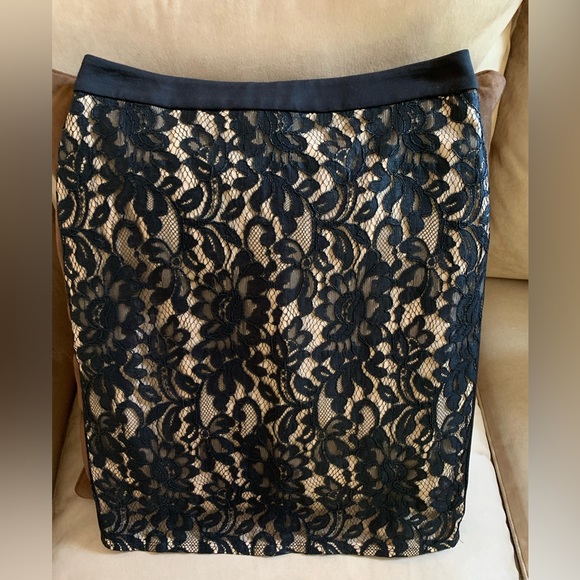 NWT! Bebe Women’s Black Lace Foil Midi Pencil Skirt Size 8 - Picture 3 of 11